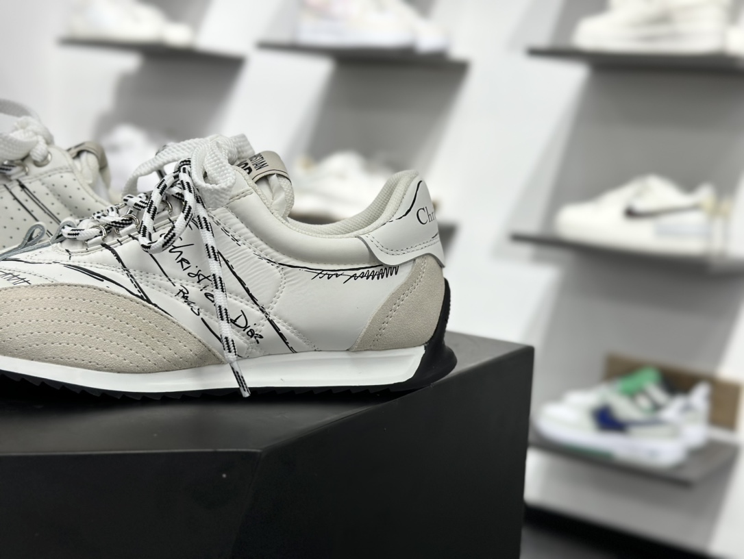 400 迪奥/ Dior D-Sketch Sneakers”Dior Paris”素描系列低帮运动板鞋 KCK427MPA_S10W