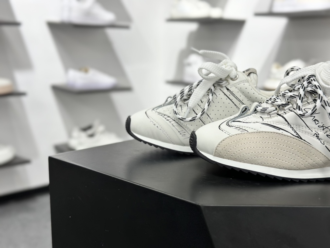 400 迪奥/ Dior D-Sketch Sneakers”Dior Paris”素描系列低帮运动板鞋 KCK427MPA_S10W