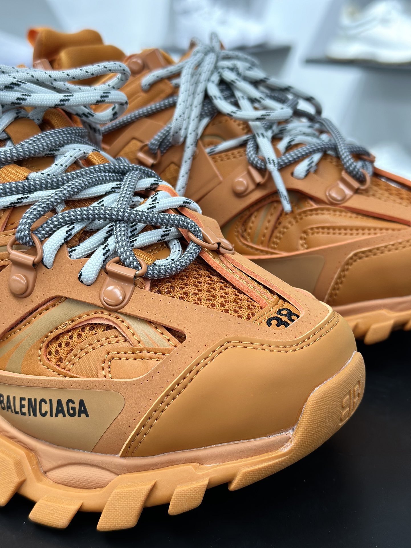 480 巴黎世家BALENCIAGA Track Trainers 3.0代复古野跑姥爹潮流百搭慢跑鞋    800590 WTRHK 7000