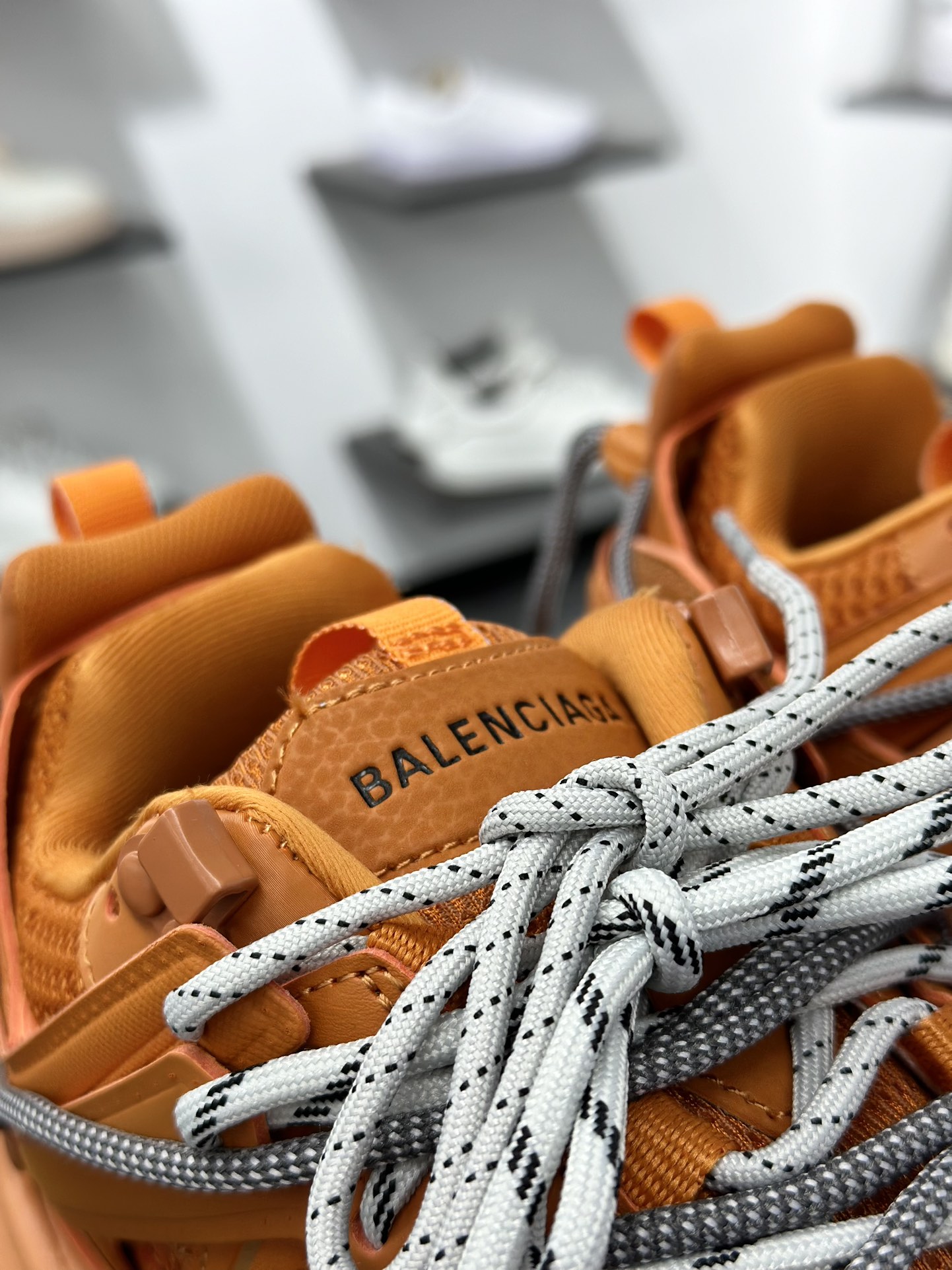 480 巴黎世家BALENCIAGA Track Trainers 3.0代复古野跑姥爹潮流百搭慢跑鞋    800590 WTRHK 7000