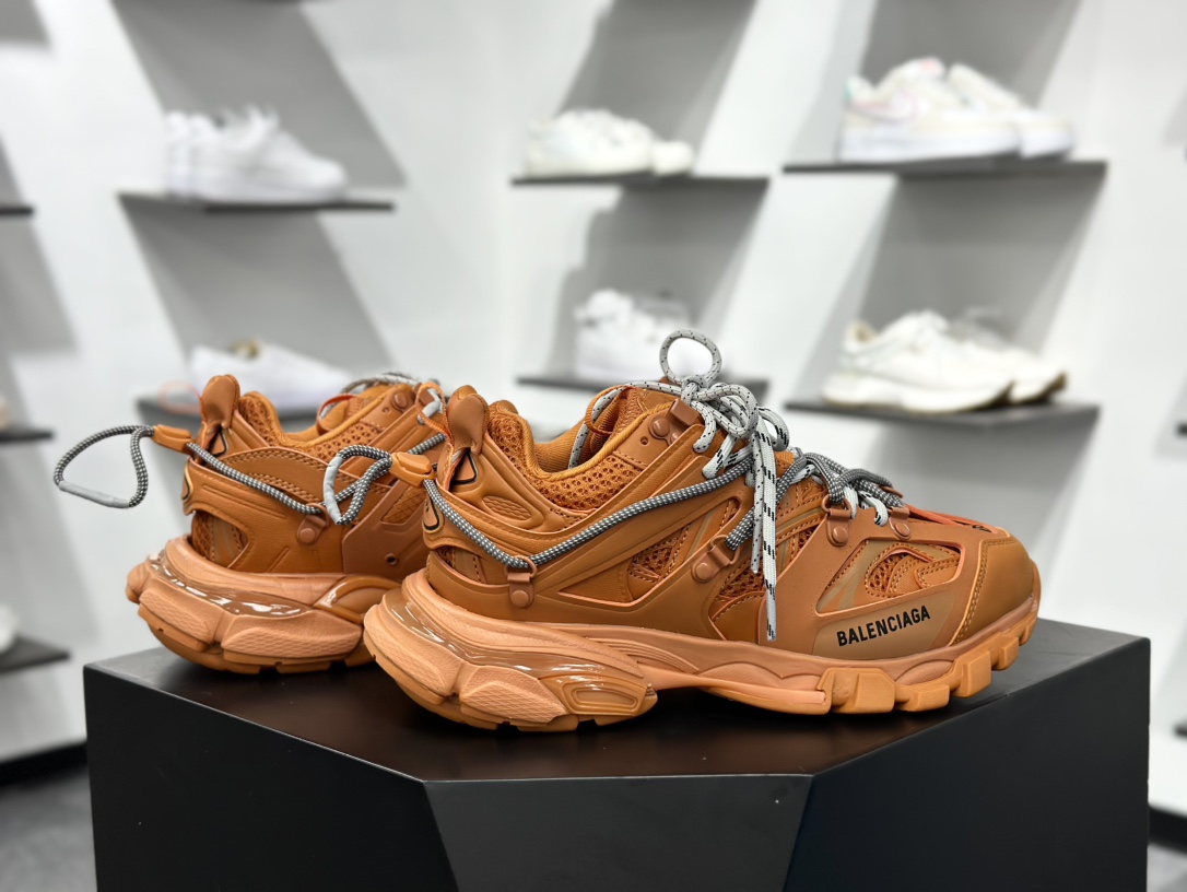 480 巴黎世家BALENCIAGA Track Trainers 3.0代复古野跑姥爹潮流百搭慢跑鞋    800590 WTRHK 7000