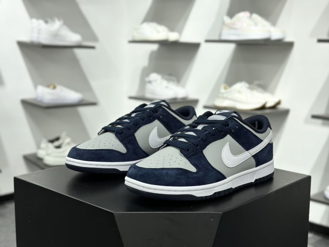 220 NIKE SB Dunk Low    IB3079-400