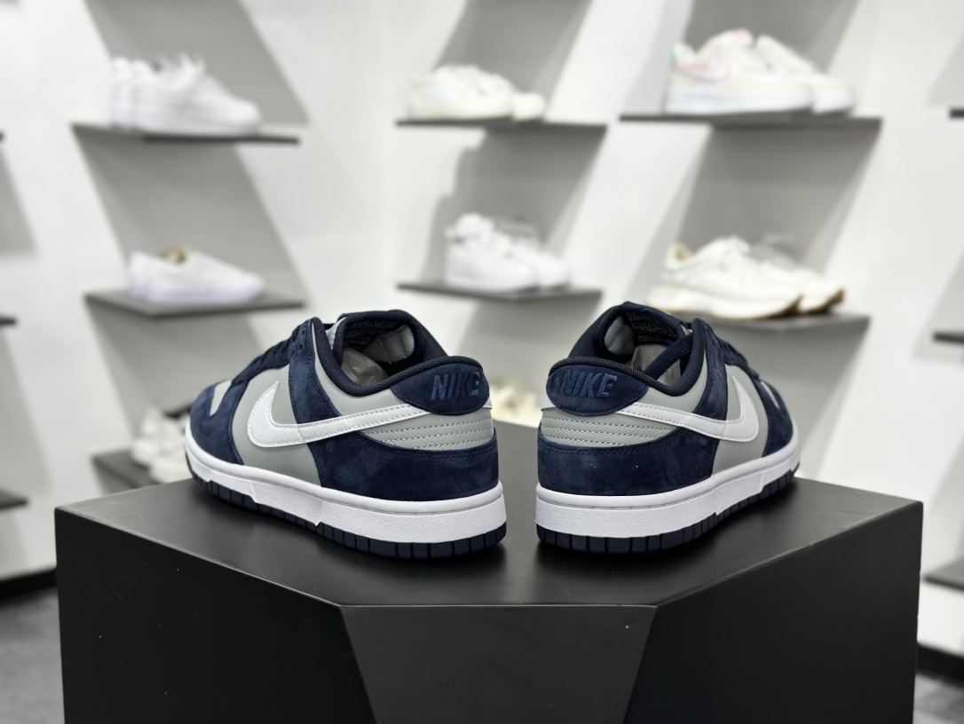 220 NIKE SB Dunk Low    IB3079-400