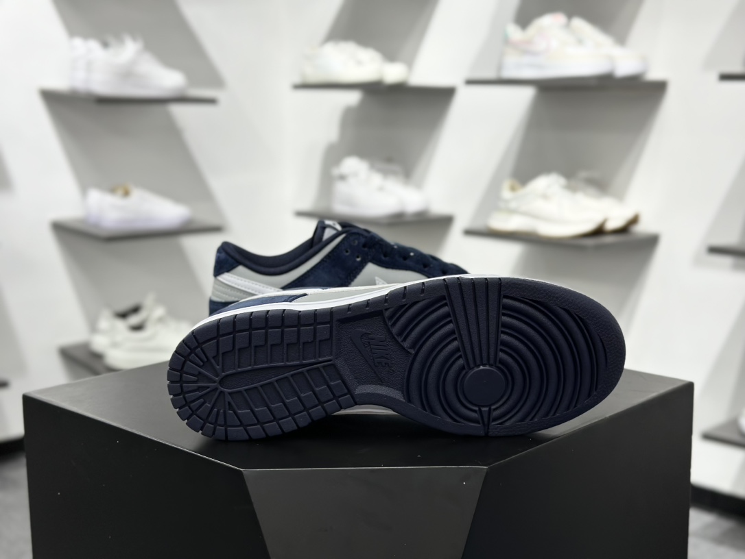 220 NIKE SB Dunk Low    IB3079-400