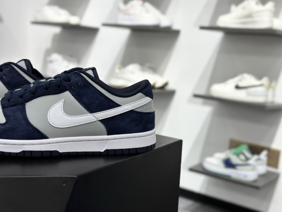 220 NIKE SB Dunk Low    IB3079-400