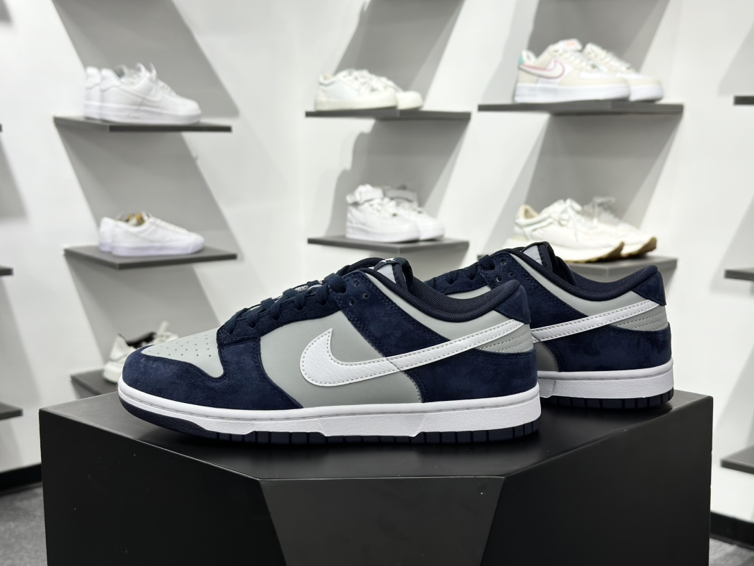 220 NIKE SB Dunk Low    IB3079-400