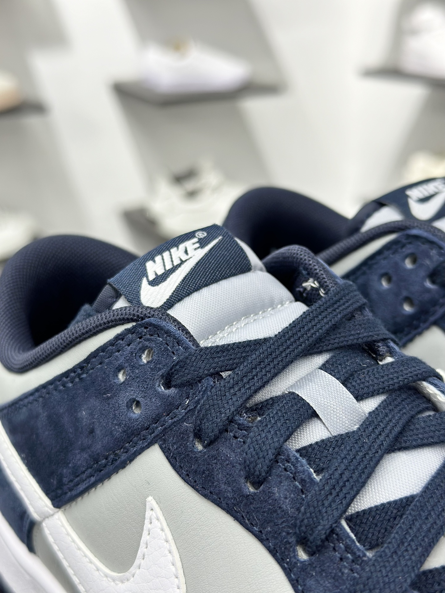 220 NIKE SB Dunk Low    IB3079-400