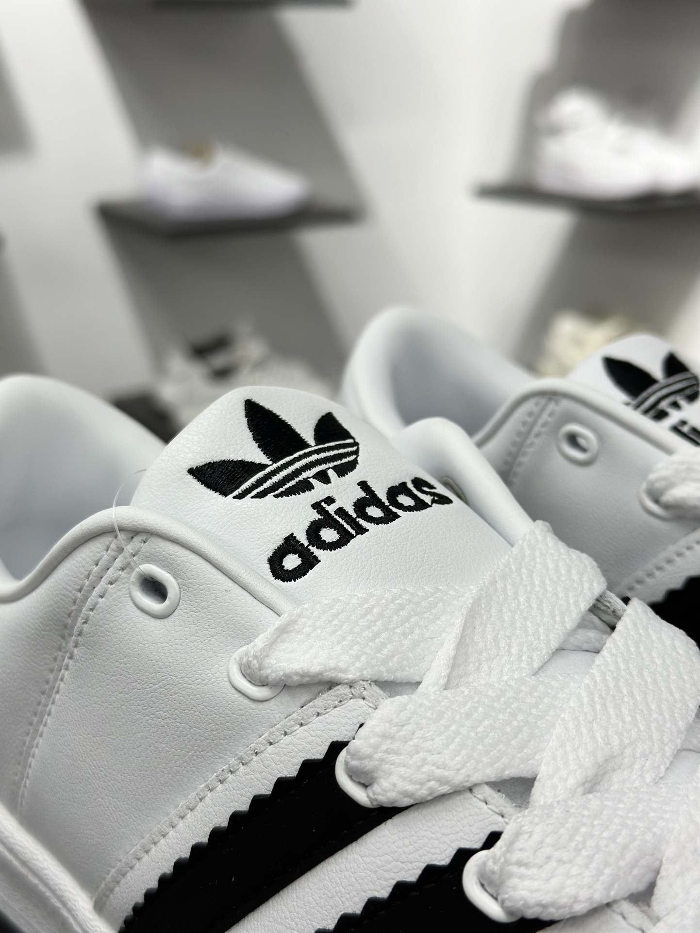 150 阿迪达斯Adidas Gazelle Indoor Trainers 羚羊内训系列低帮板鞋“黑米白编织”JI2755