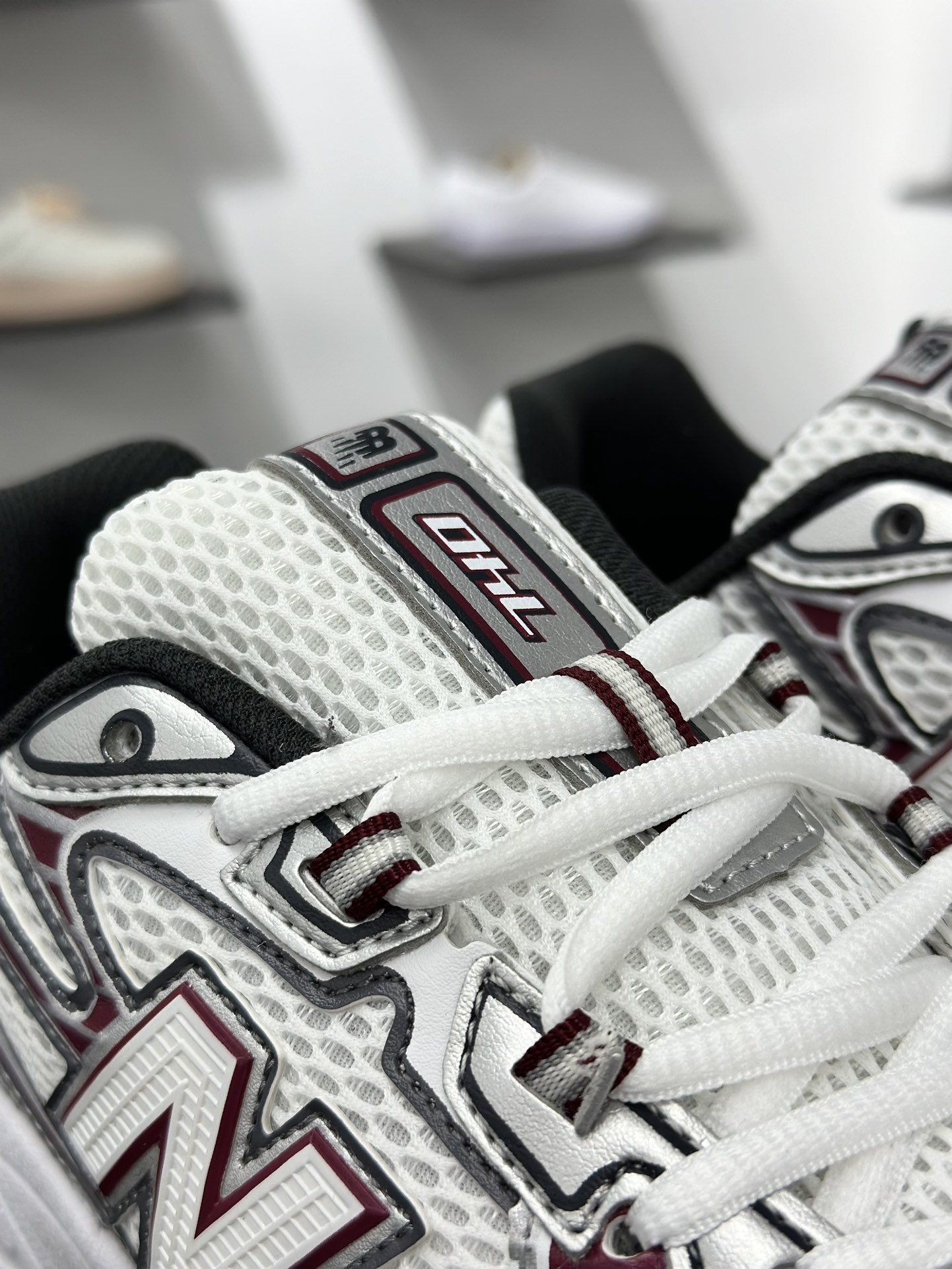 200  New Balance MR740 NB新百伦系列复古老爹风休闲运动慢跑鞋  U740RD2