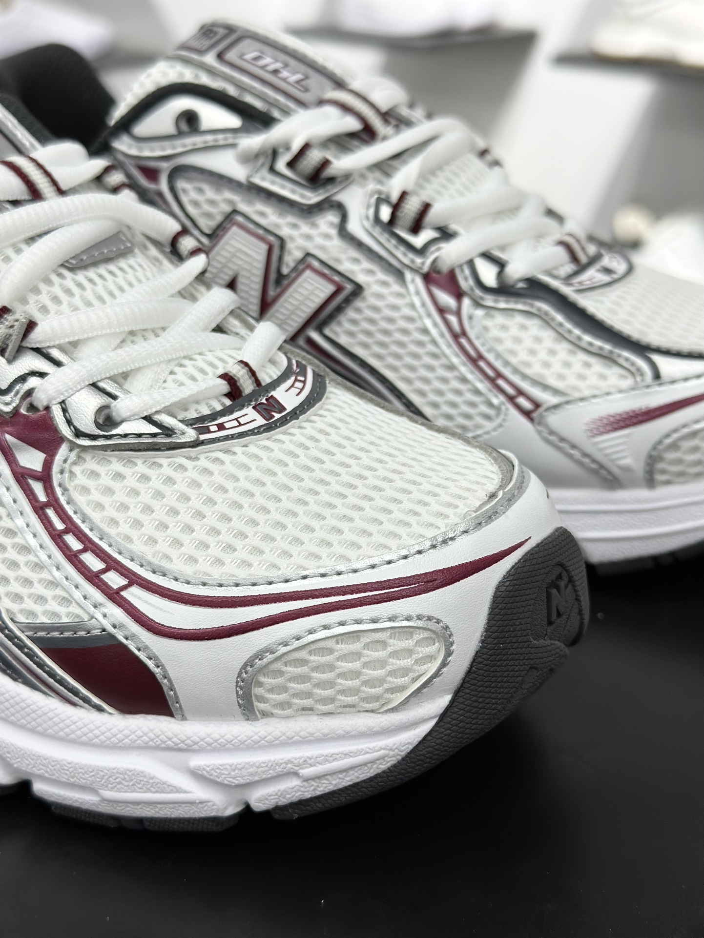 200  New Balance MR740 NB新百伦系列复古老爹风休闲运动慢跑鞋  U740RD2