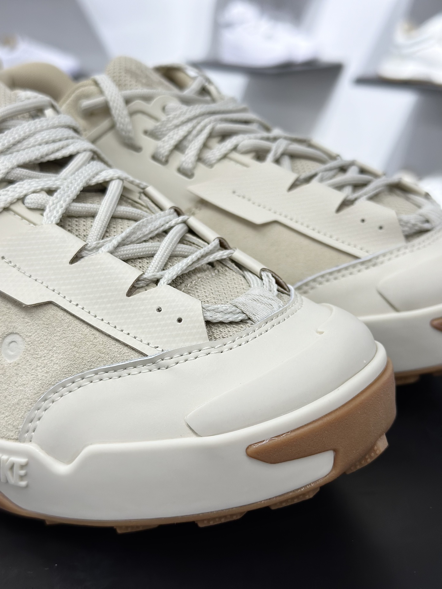 300 Sacai x Nike Zegamadome SP 联名款 机能风休闲运动鞋  HQ8618-101