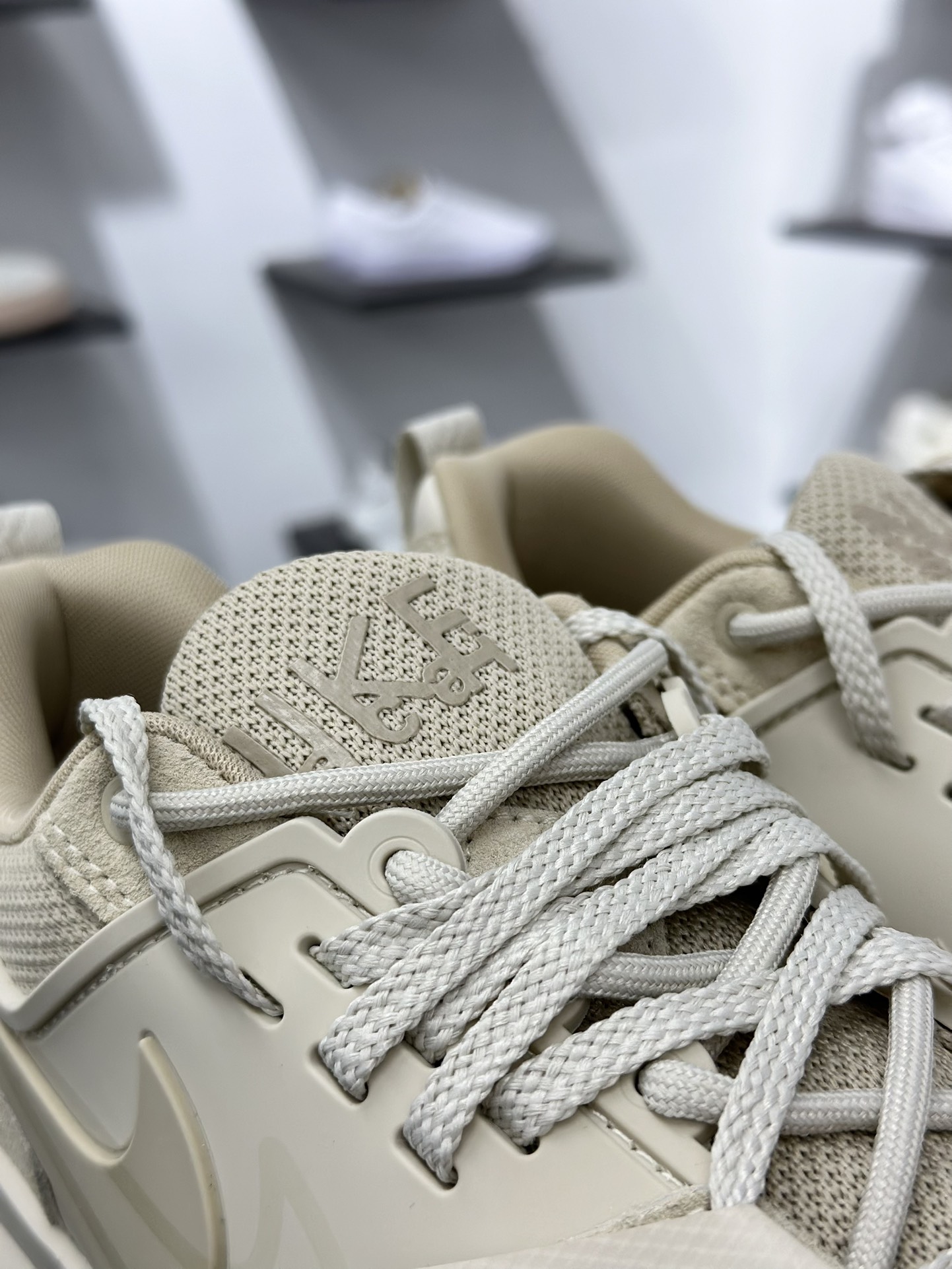 300 Sacai x Nike Zegamadome SP 联名款 机能风休闲运动鞋  HQ8618-101