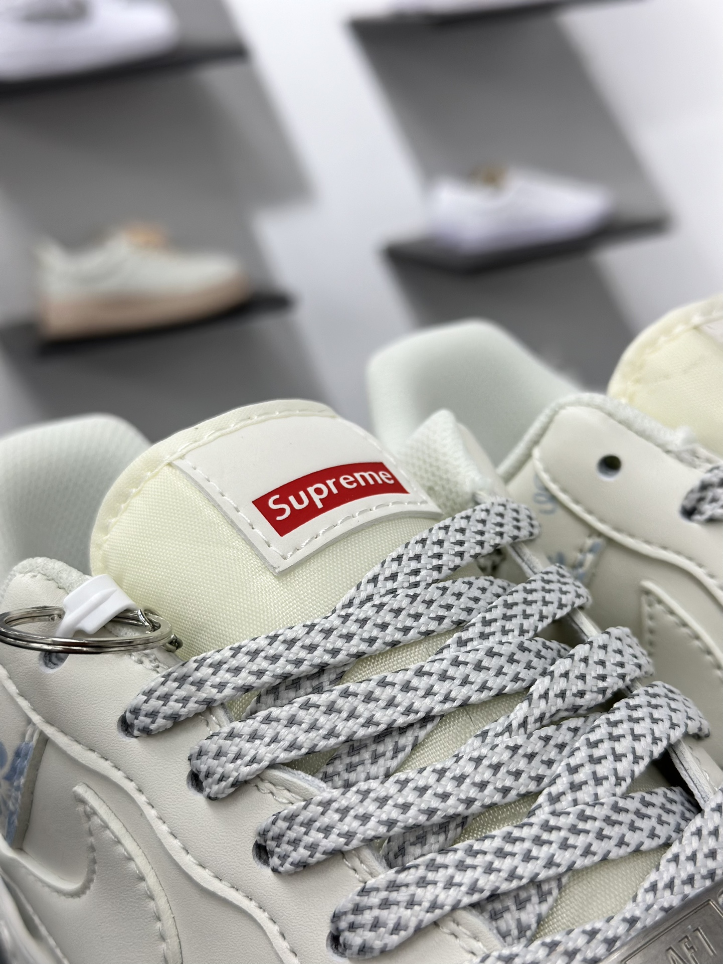 260 Nike Air Force 1 Low 07 x Supreme 白蓝青花瓷满天星  XX3168-137