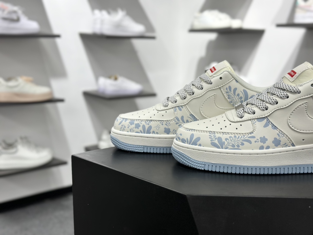 260 Nike Air Force 1 Low 07 x Supreme 白蓝青花瓷满天星  XX3168-137