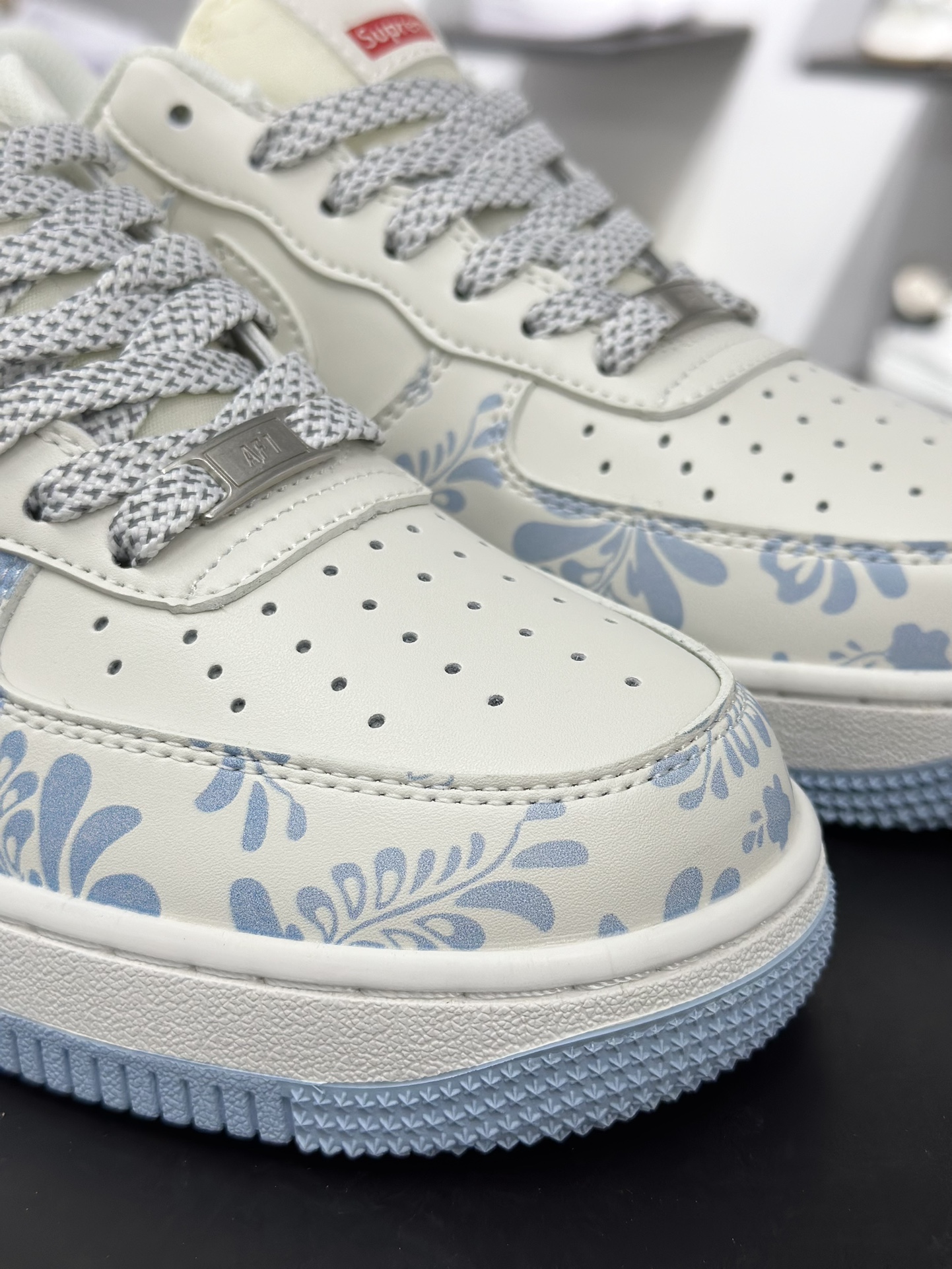 260 Nike Air Force 1 Low 07 x Supreme 白蓝青花瓷满天星  XX3168-137