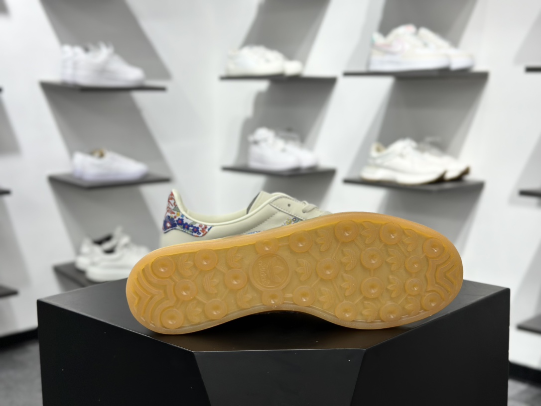 180 adidas Originals Gazelle INdoor 米色 三叶草休闲防滑耐磨低帮板鞋  JH7370