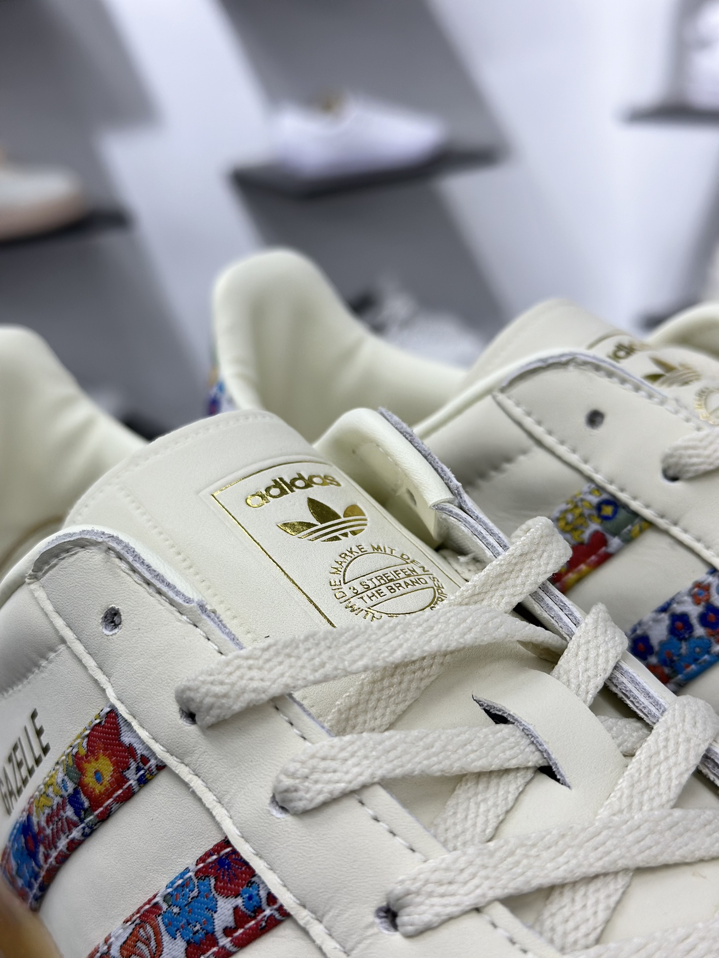 180 adidas Originals Gazelle INdoor 米色 三叶草休闲防滑耐磨低帮板鞋  JH7370