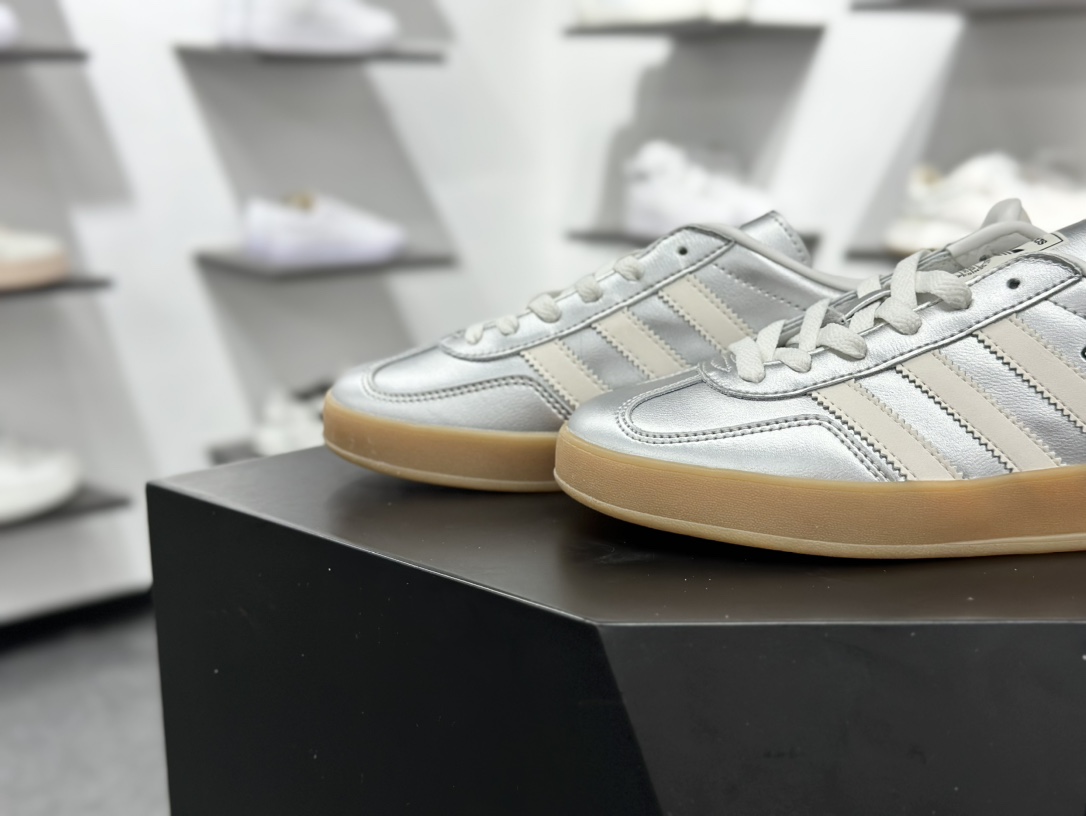 180 AD Gazelle Indoor Trainers 羚羊内训系列低帮复古百搭休闲运动德训风板鞋   JR1206