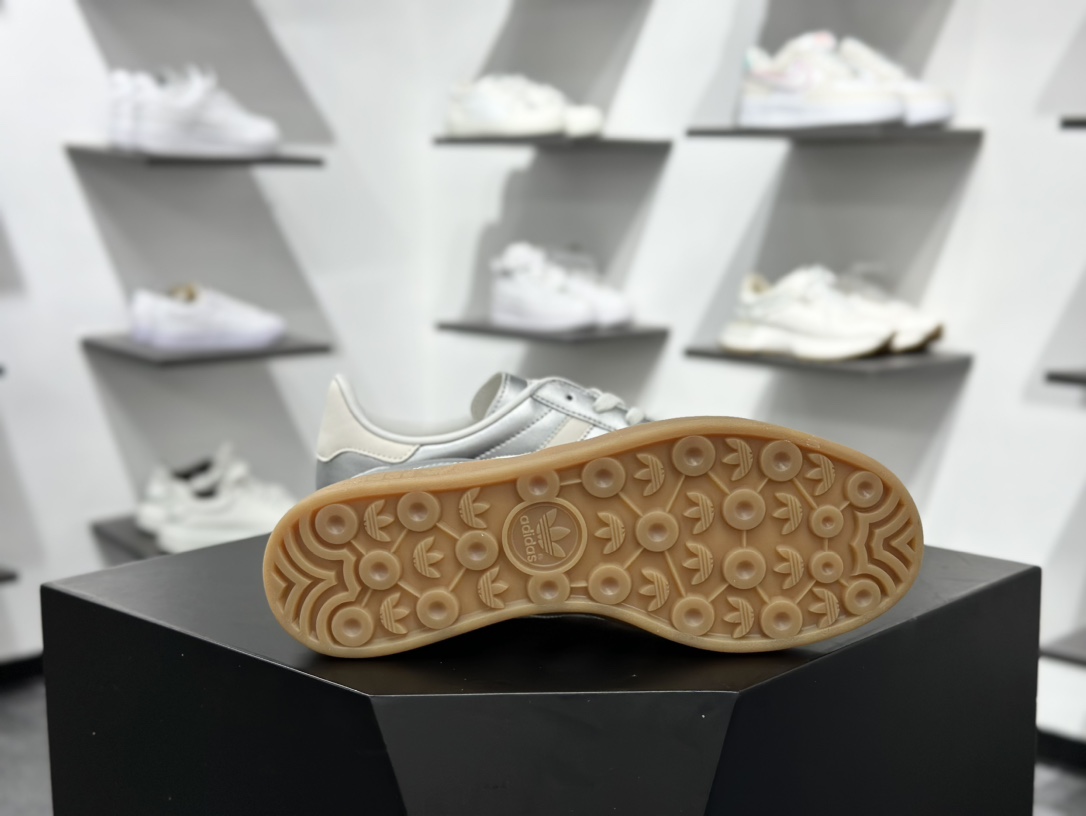 180 AD Gazelle Indoor Trainers 羚羊内训系列低帮复古百搭休闲运动德训风板鞋   JR1206