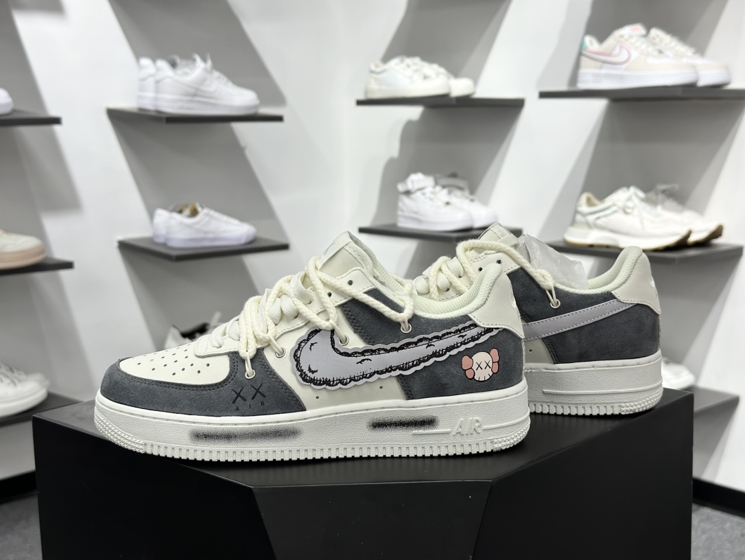 Nike Air Force 1 Low 07 x KAWS 白黑绑带 SL 888833