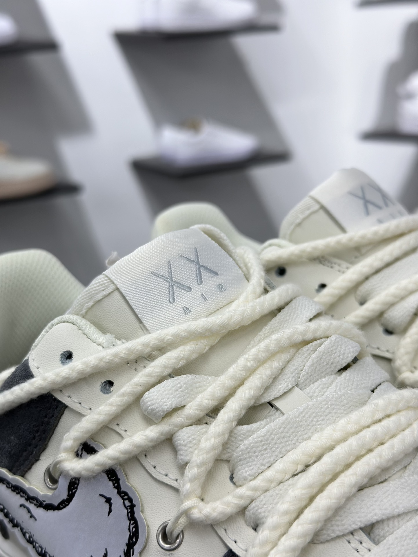 Nike Air Force 1 Low 07 x KAWS 白黑绑带 SL 888833