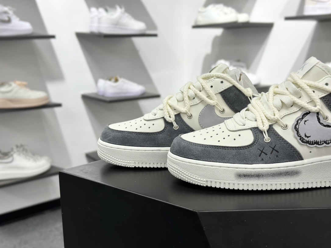 Nike Air Force 1 Low 07 x KAWS 白黑绑带 SL 888833