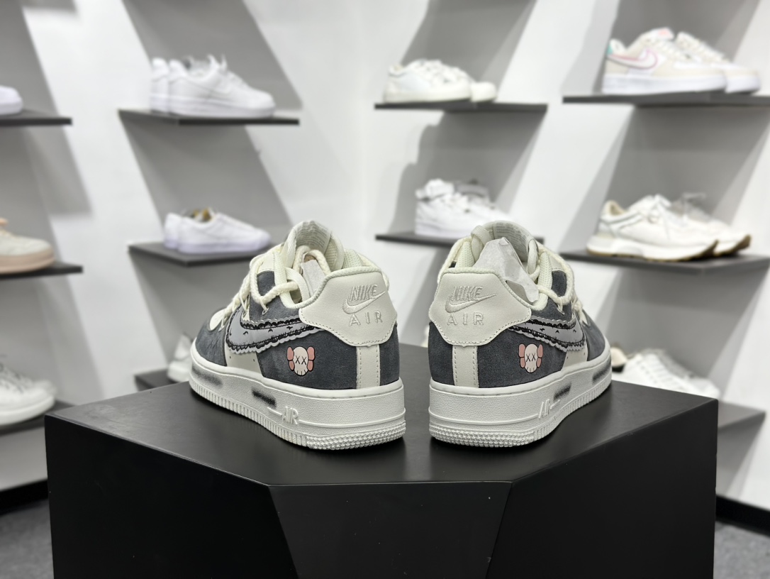 Nike Air Force 1 Low 07 x KAWS 白黑绑带 SL 888833