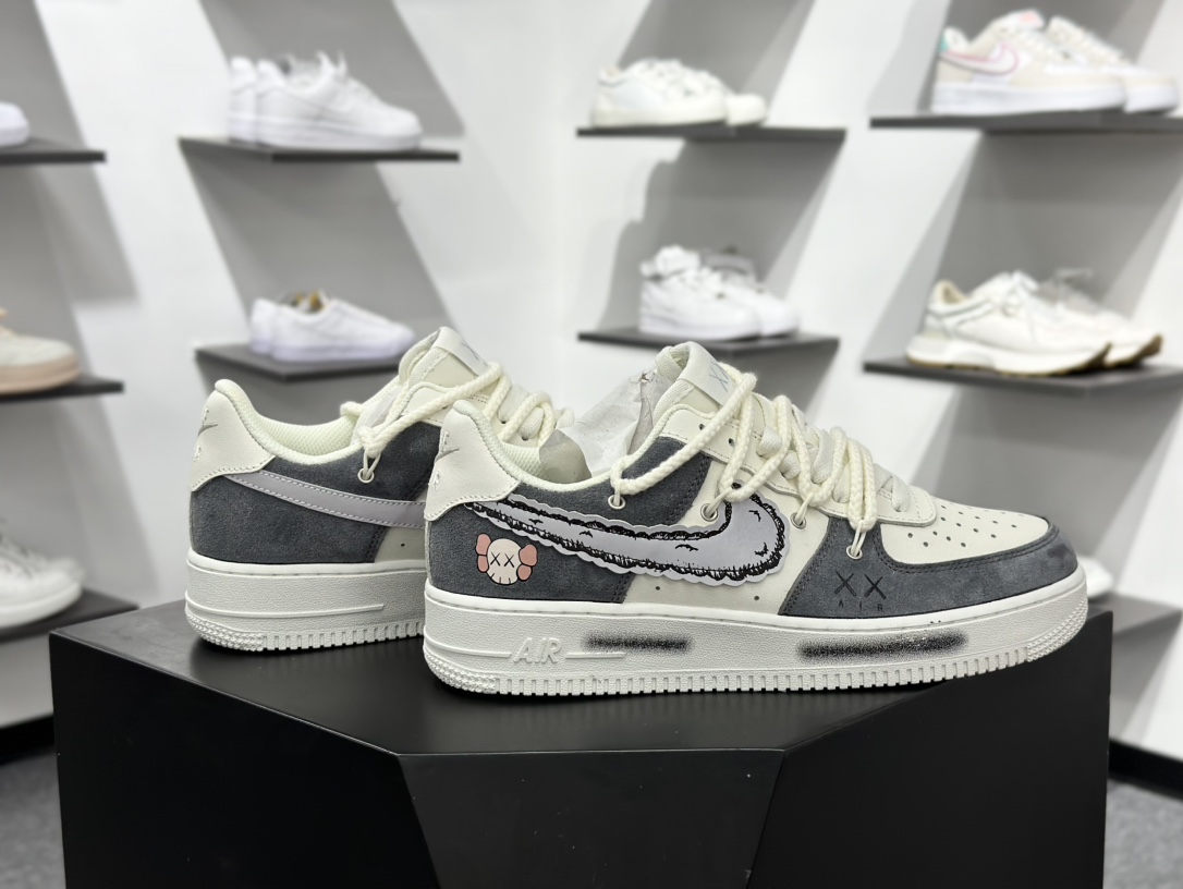 Nike Air Force 1 Low 07 x KAWS 白黑绑带 SL 888833
