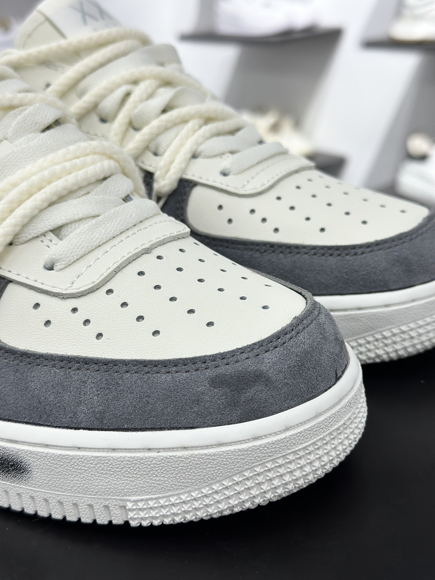 Nike Air Force 1 Low 07 x KAWS 白黑绑带 SL 888833