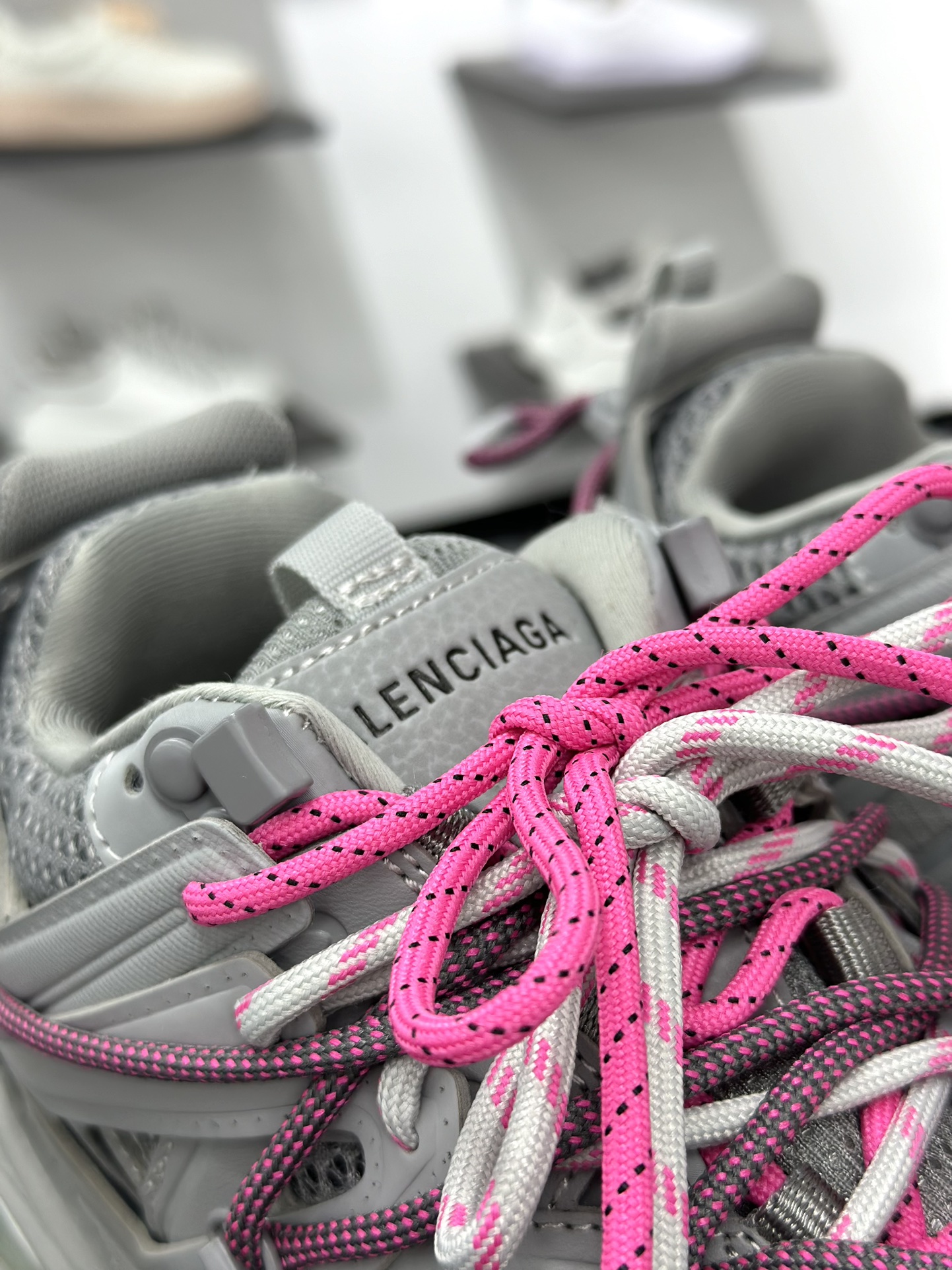 巴黎世家Balenciaga Track Trail Laces Sneakers 3.0代绑绳系列慢跑鞋“水泥灰冷灰粉绑绳”800590 WTRHK 1013