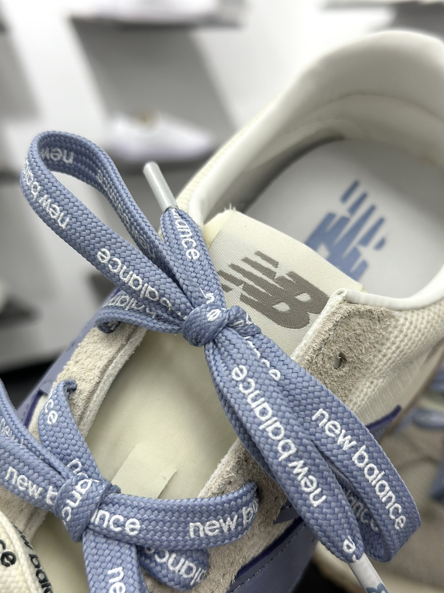 New Balance NB 471系列 471鞋款特别附赠两双带有品牌标识的限定配色鞋带 U471AA