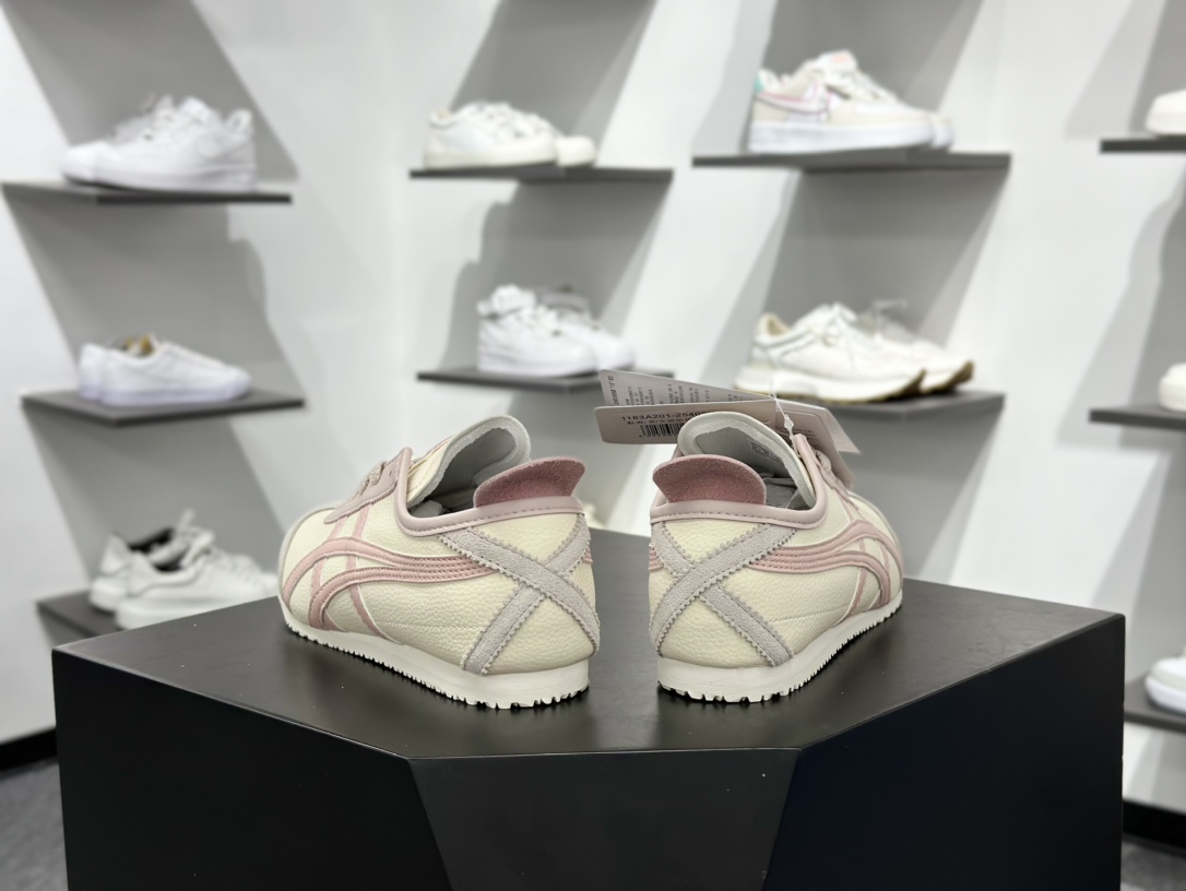 140 Maison Patou x Onitsuka Tiger Mexico 66经典墨西哥系列低帮皮革慢跑鞋“联名白粉虎头” 1183A201-254