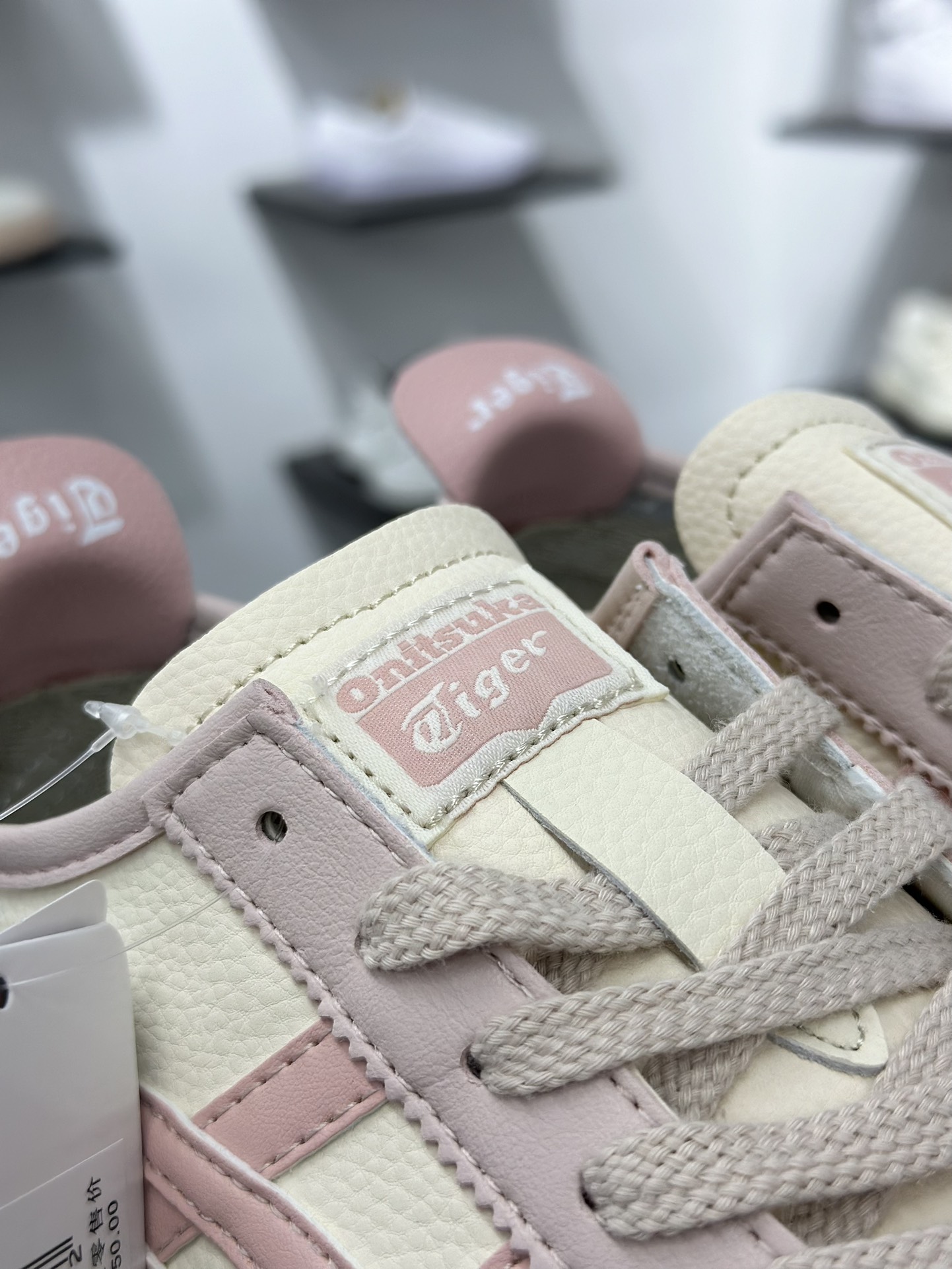 140 Maison Patou x Onitsuka Tiger Mexico 66经典墨西哥系列低帮皮革慢跑鞋“联名白粉虎头” 1183A201-254