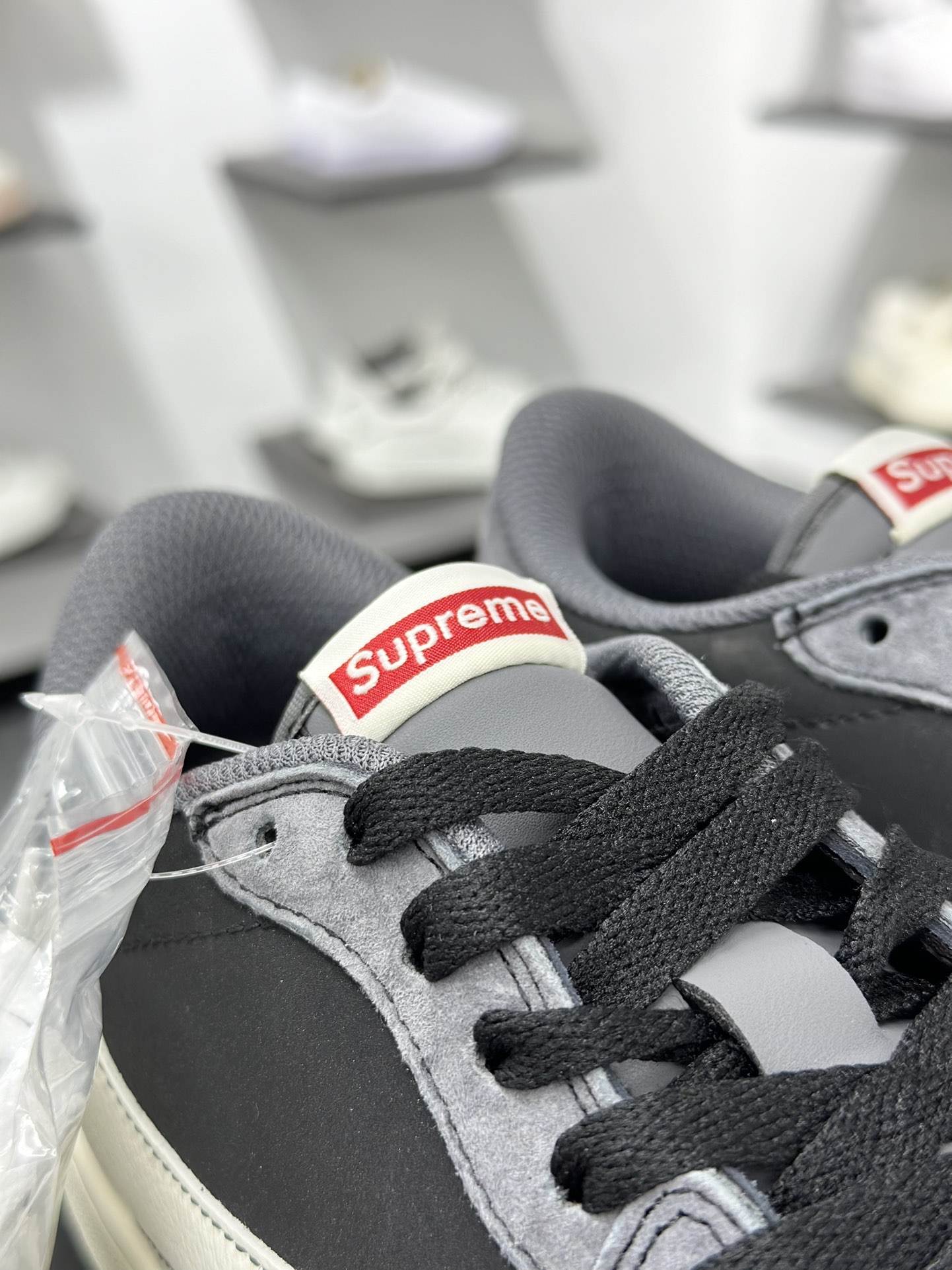 280 Travis Scott x Nike Air Jordan 1 Low x Supreme Air Jordan 1 Low 反转黑灰小钩倒钩 XD1568-101