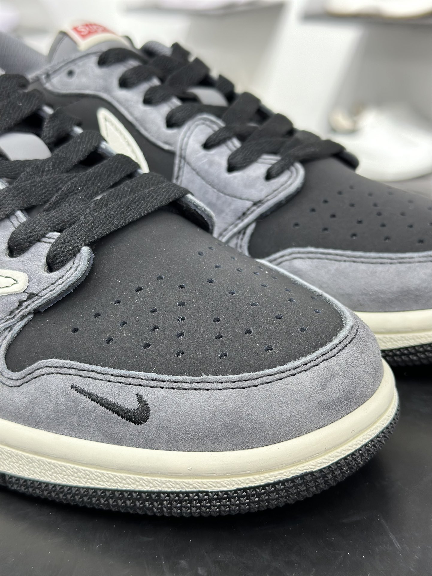 280 Travis Scott x Nike Air Jordan 1 Low x Supreme Air Jordan 1 Low 反转黑灰小钩倒钩 XD1568-101