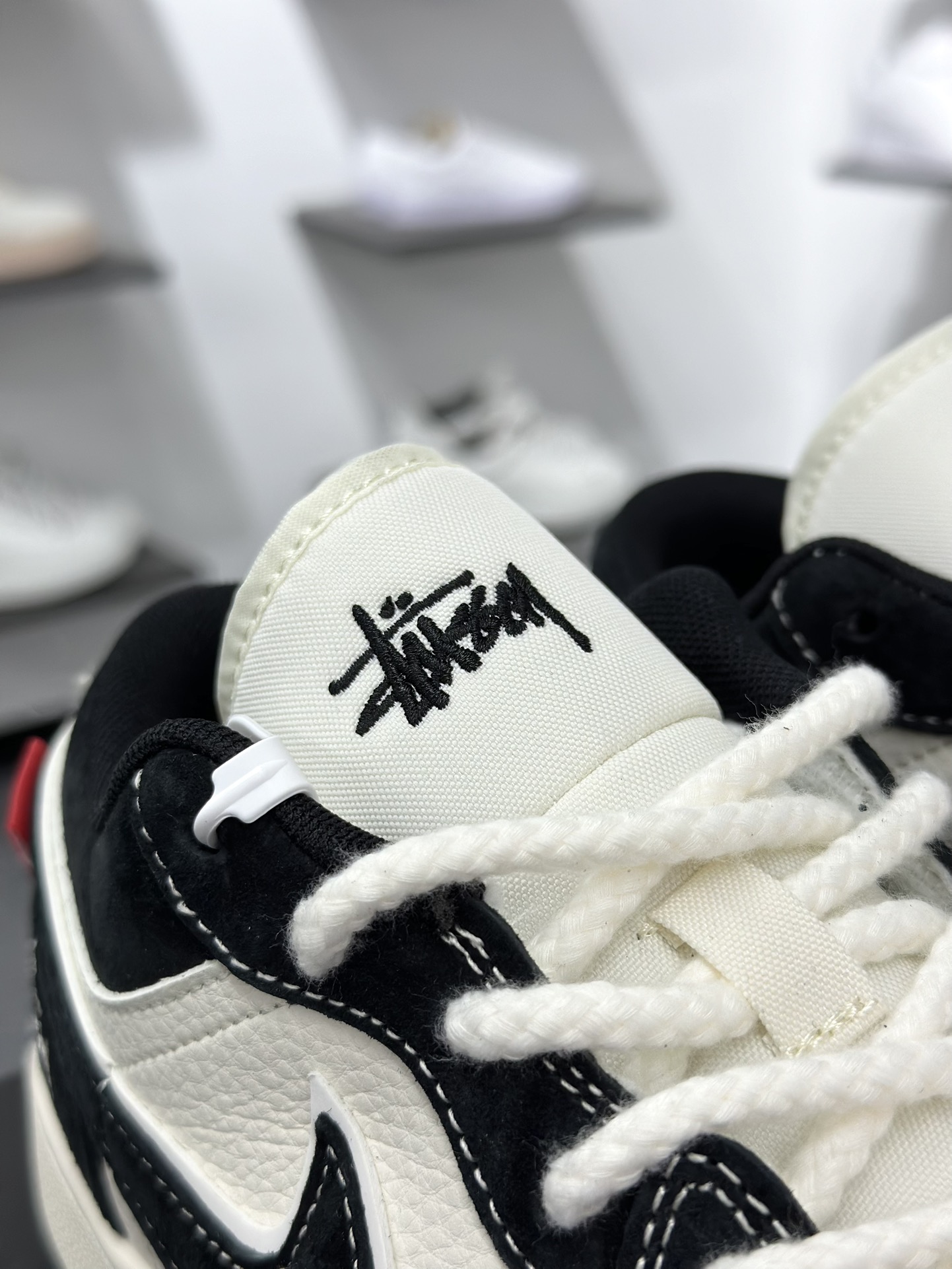 280 Nike Jordan Air Jordan 1 斯图西联名 YX5066-302