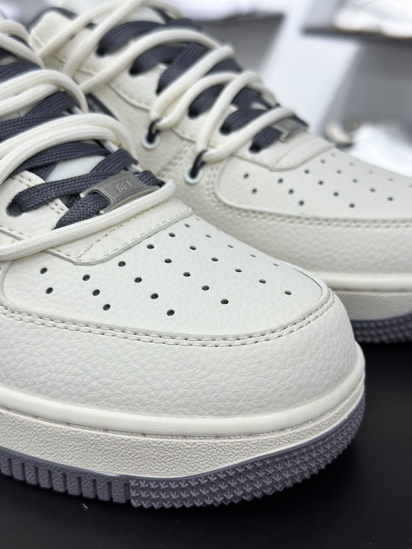 Nike Air Force 1 Low 07 x Louis Vuitton 白灰绑带 DM6868-067