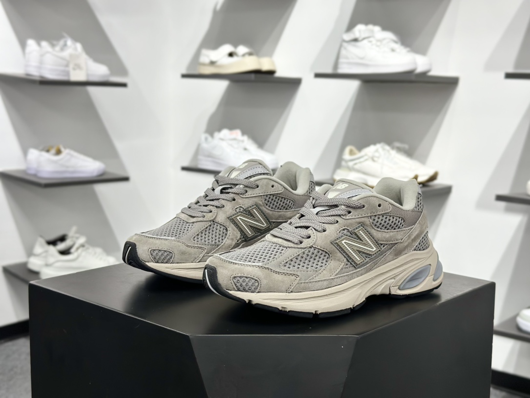 260 New Balance ”Protection Pack” 2002系列 雨云灰 复古休闲跑步鞋 M2002RC