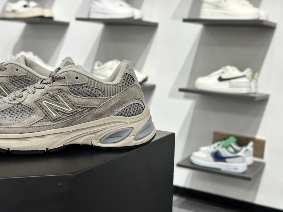 260 New Balance ”Protection Pack” 2002系列 雨云灰 复古休闲跑步鞋 M2002RC