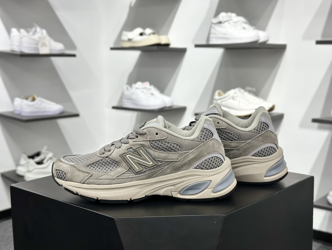 260 New Balance ”Protection Pack” 2002系列 雨云灰 复古休闲跑步鞋 M2002RC
