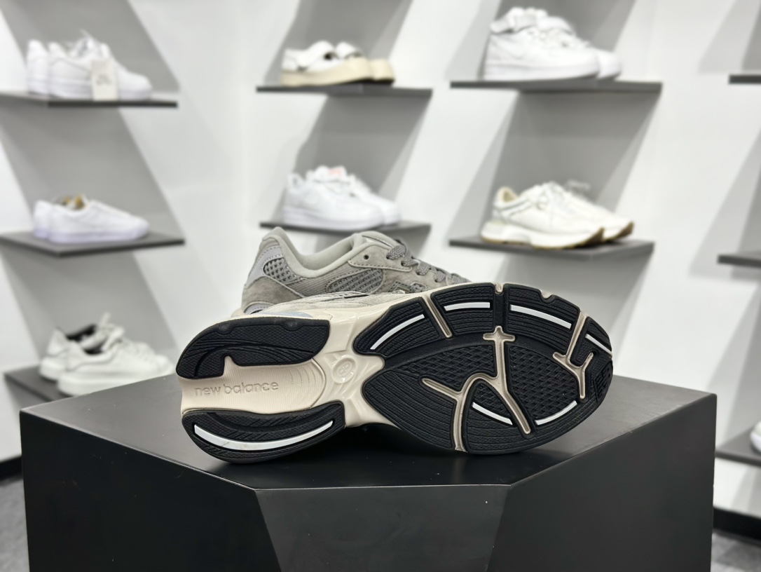 260 New Balance ”Protection Pack” 2002系列 雨云灰 复古休闲跑步鞋 M2002RC