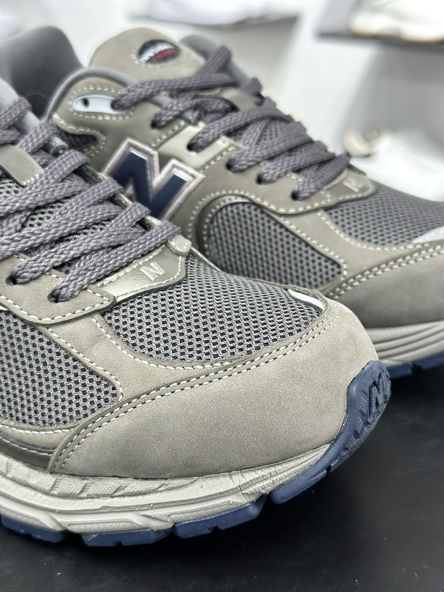 新百伦 NEW NB2002 复古运动鞋 灰色 专治各种不帅秋冬季节非常合适穿搭 鞋身轻便 ML2002RA