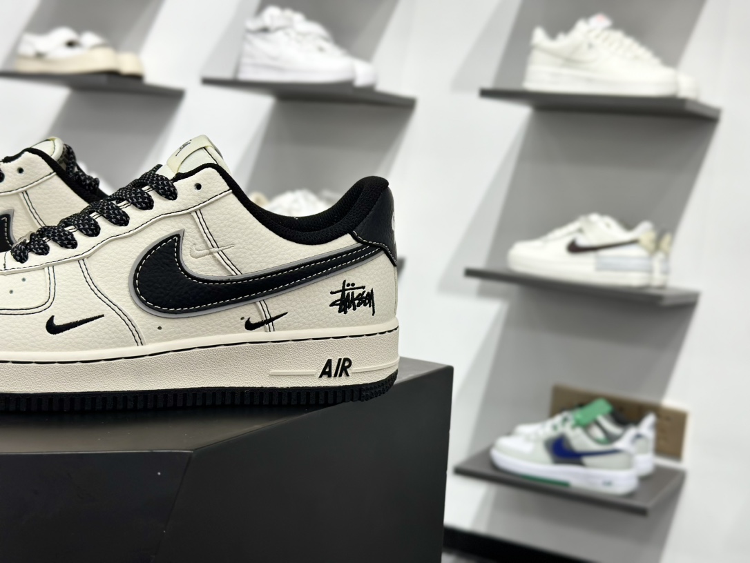 260 Nike Air Force 1 Low 07 x Stussy 白黑三小钩满天星 HH7518-059