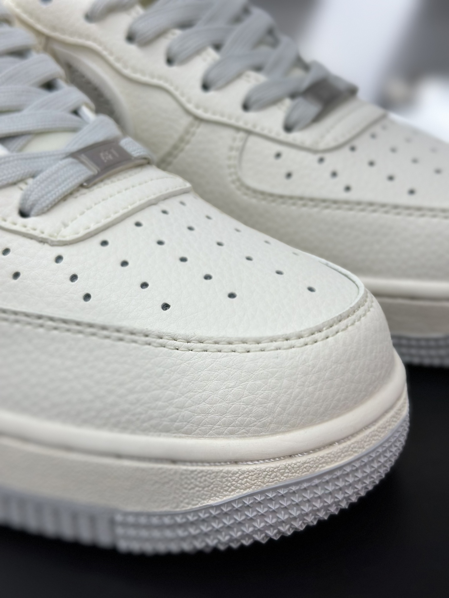 Nike Air Force 1 Low 07 x Louis Vuitton 白灰红 XX3168-135