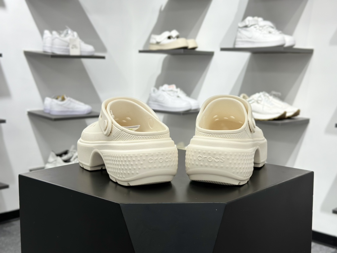 Crocs 卡骆驰 雪屋款 超轻Croslite专利材料打造