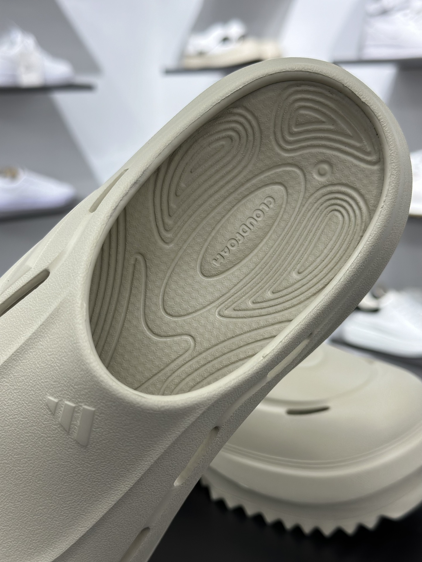 阿迪达斯 Adidas 波波凉鞋 OZWAVE CL波波凉鞋 沙滩拖鞋 稳定缓震回弹厚底老爹拖鞋 JR6758
