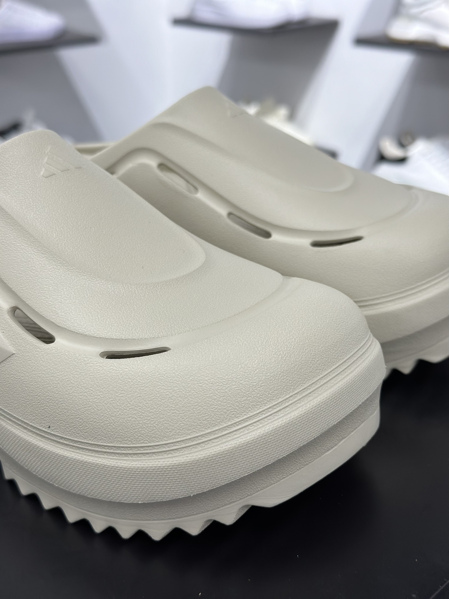 阿迪达斯 Adidas 波波凉鞋 OZWAVE CL波波凉鞋 沙滩拖鞋 稳定缓震回弹厚底老爹拖鞋 JR6758
