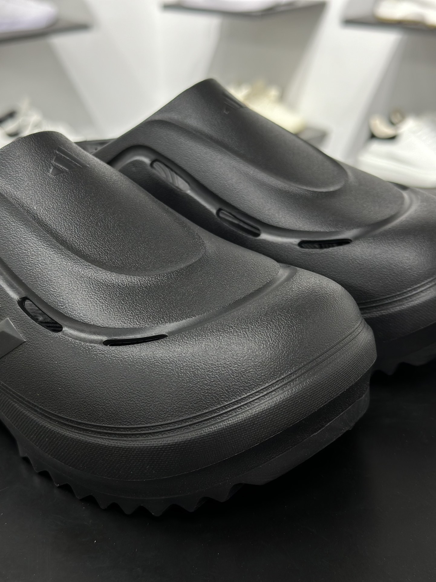 阿迪达斯 Adidas 波波凉鞋 OZWAVE CL波波凉鞋 沙滩拖鞋 稳定缓震回弹厚底老爹拖鞋 JR6761