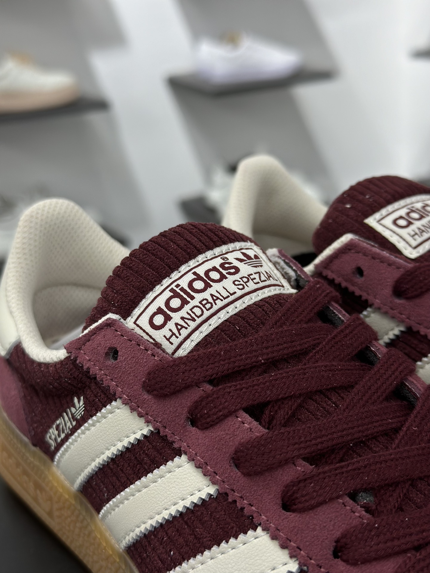 Adidas Handball Spezial 阿迪达斯经典款牛皮复古休闲板鞋 酒红白生胶 IG1978