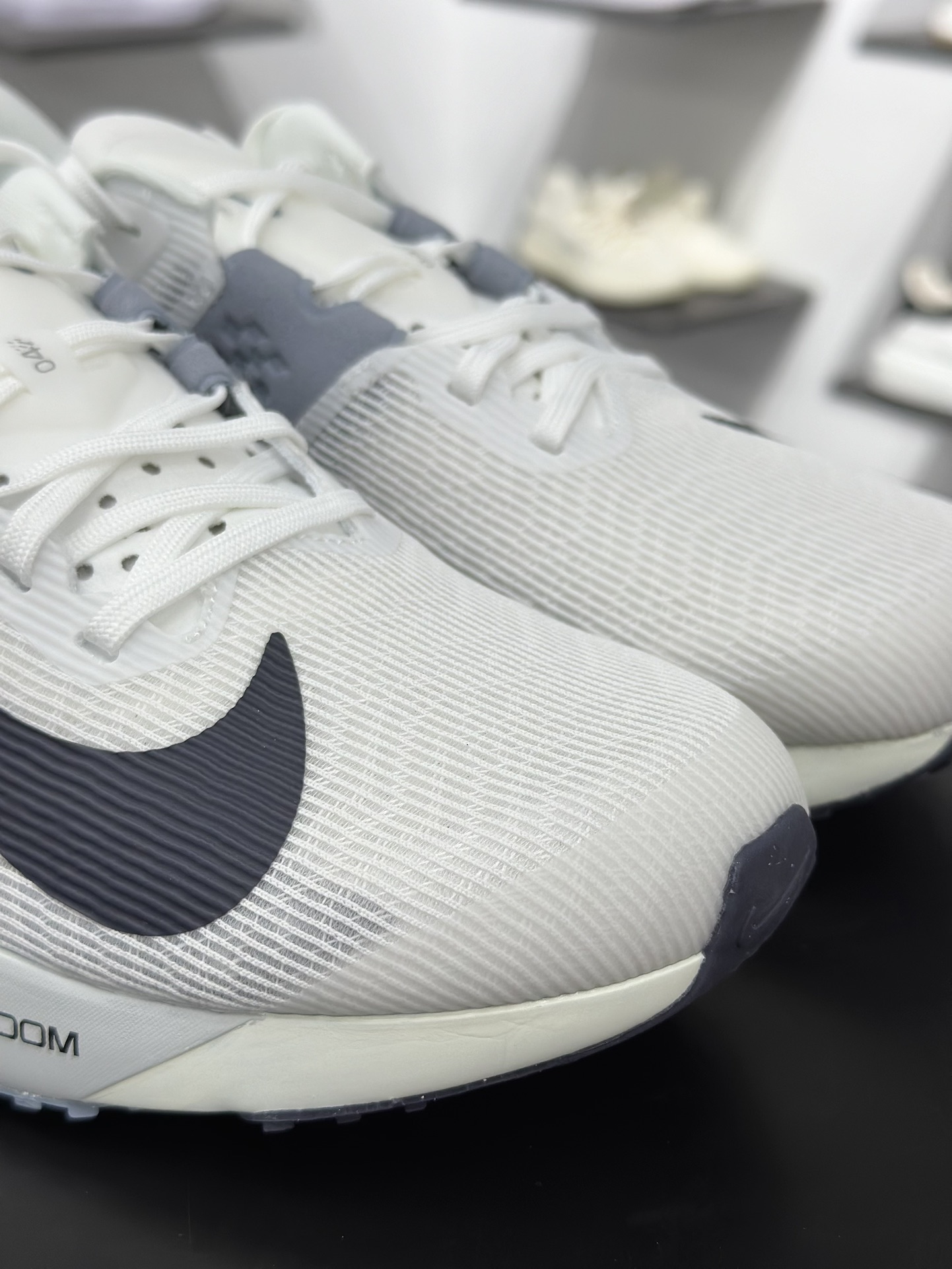 NK ZoomX Invincible Run Flyknit 6 轻量跑鞋 飞织低帮休闲运动慢跑鞋 厚底增高 老爹鞋 FV6040-102